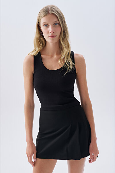 Mudo Fitted U Neck Sleeveless Blouse