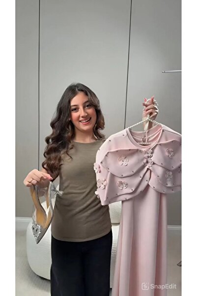 Viola2026 Elegant pink dress with luxurious flowing fabric