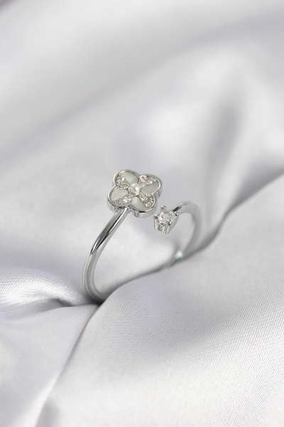 shopwave خاتم نسائي فضي اللون بحجر الزركون على شكل البرسيم