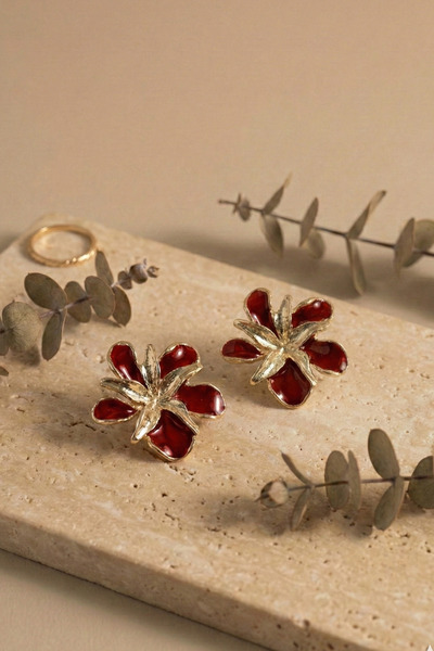 AURRARİ Gold 2-Piece Floral Burgundy Enameled Earrings