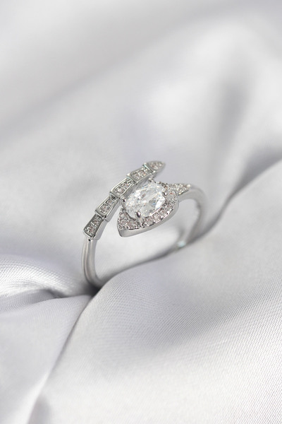 ELİZ BERRA MODA خاتم نسائي موديل ثعبان فضي اللون مرصع بحجر الزركون