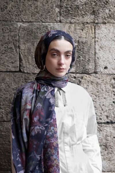 Ayshara Violet Floral Patterned Double-Sided Shawl - Black Red