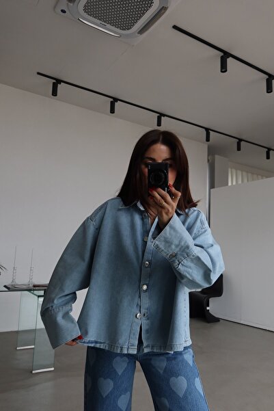 Özge Özgenç Sırtı Pileli Denim Gömlek