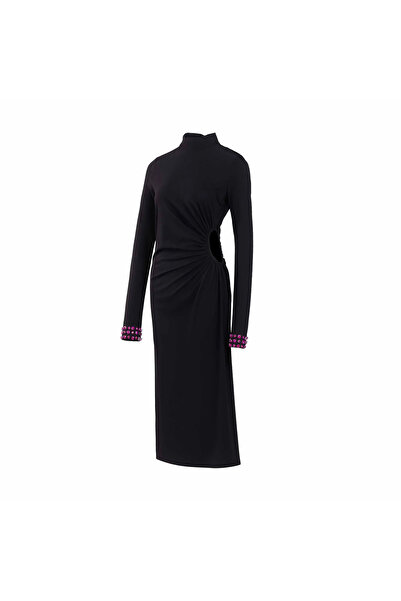 2TRENDY Black dress with a side slit