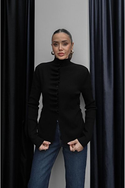 Havoş Pulover negru cu volane și guler semi-înalt