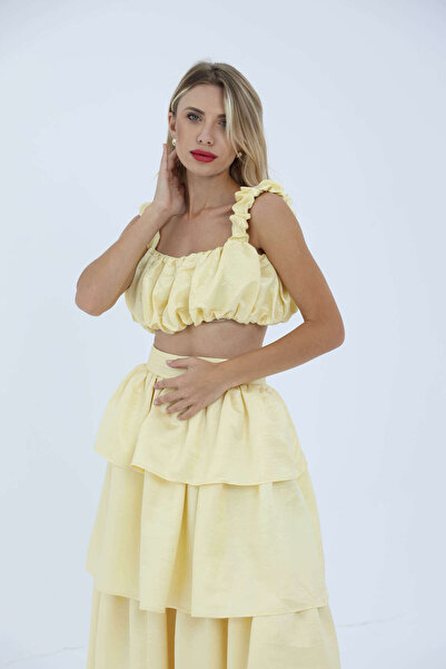 2TRENDY A set with a solid color design and layered ruffles.