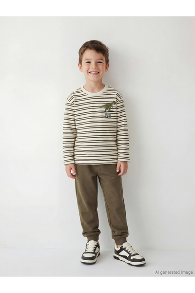 LC Waikiki مجموعة إلسيفا تي شيرت وبنطلون رياضي للأولاد مطرز باللون البيج