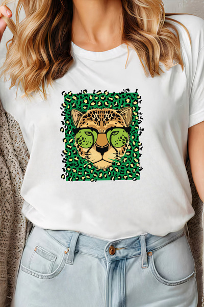 Sarah's Boutique Women's T-shirt – 100% cotton – "Leopard Vibe"