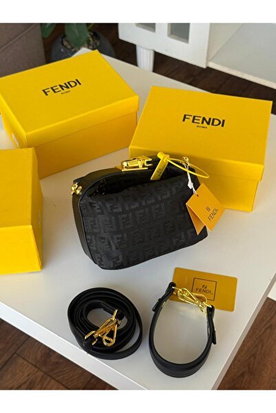 GGGG Shoulder bag with accessories + a small gift bag (new)