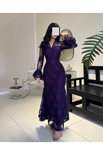 Special-DIARA A long, luxurious lace evening dress in a purple color.