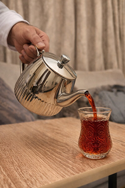 Palaces silver tea or coffee pot