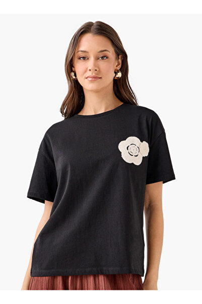 2Xtremz T-shirt with Crochet Applique Detail