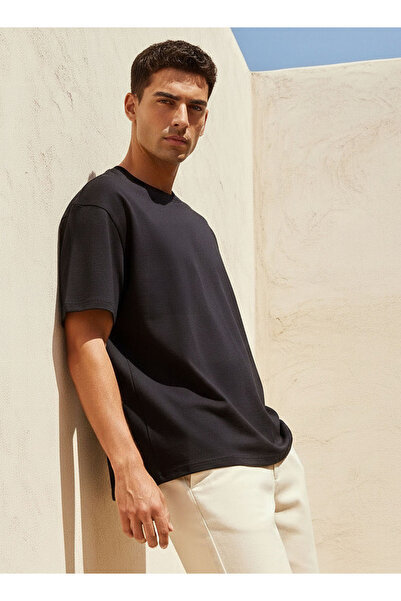 Lee Cooper Men Regular Fit Crew Neck Short Sleeve Embroidered T-shirt