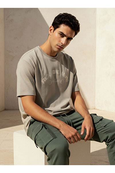 SP Characters Men Relaxed Fit Crew Neck Short Sleeve Rick and Morty Print T-s...