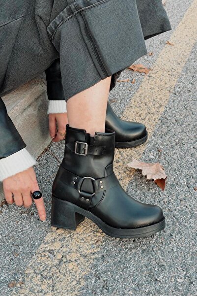 I Love Shoes حذاء نسائي يومي من لوبيخا بكعب سميك وسحاب وإكسسوارات بإبزيم أسود