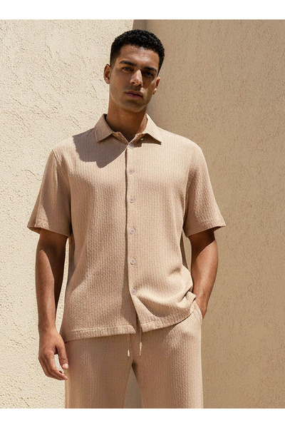 Iconic Men Regular Fit Collared Crinkled Short Sleeve Shirt