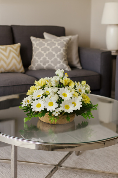 SAKLI ATÖLYEM Dekoratif Yapay Çiçek Aranjman-Papatya ve Ahşap Saksı Kombini