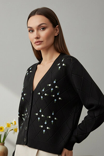 Bİ.GİYSEN Women's black v-neck button-down knit cardigan with floral embroide...