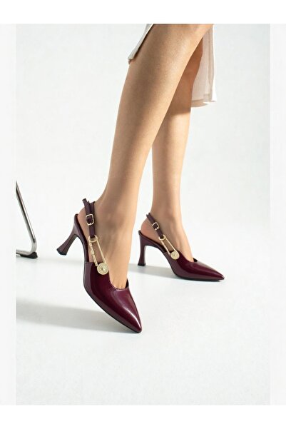 LUCKY COLLECTİON Classic Trendy Heels with an Elegant Model on the Front Panel