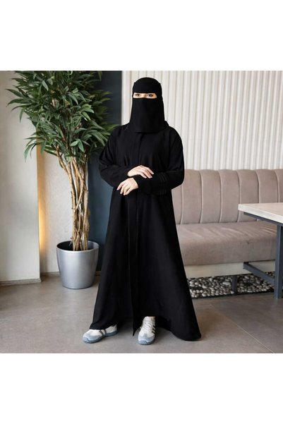 Lamsa عباية هاجر -🖤 عباية سوداء أنيقة – تصميم عملي بلمسة عصرية