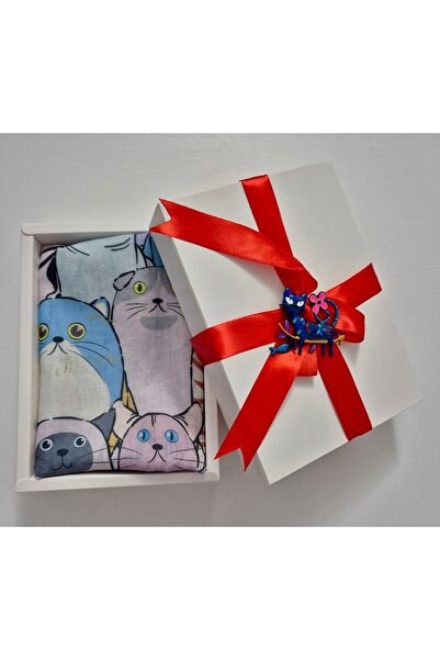 OnlyForYou Set eșarfă din matase, în cutie cadou + broșă elegantă