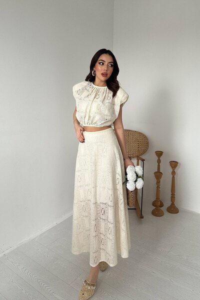 LOKADI Kadın Fisto Nakışlı Crop Bluz ve Midi Boy Etek İkili Takım