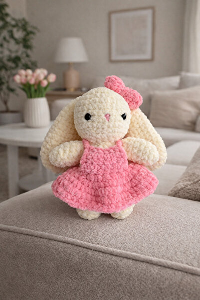 El Yapımı Örgü Tavşan – Elbiseli Amigurumi Oyuncak Dekor (17 cm)