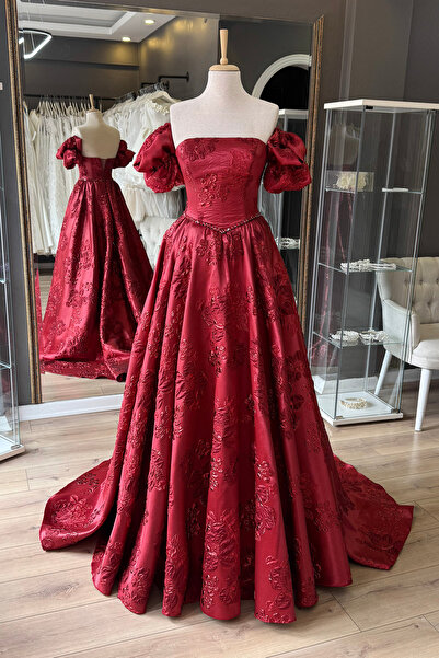 Lenta Moda Kırmızı Düz Yaka Kuyruklu Brokar Abiye Ve Kına Elbisesi