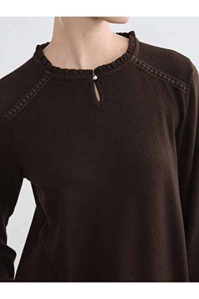 LC Waikiki Καφέ μπλούζα με βολάν και κέντημα στον λαιμό