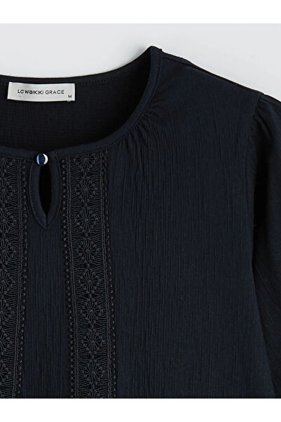 LC Waikiki Μπλούζα με κέντημα με λαιμόκοψη σε μπλε ναυτικό