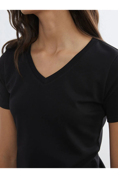 LC Waikiki Μαύρο γυναικείο μπλουζάκι με λαιμόκοψη V και απαλή υφή