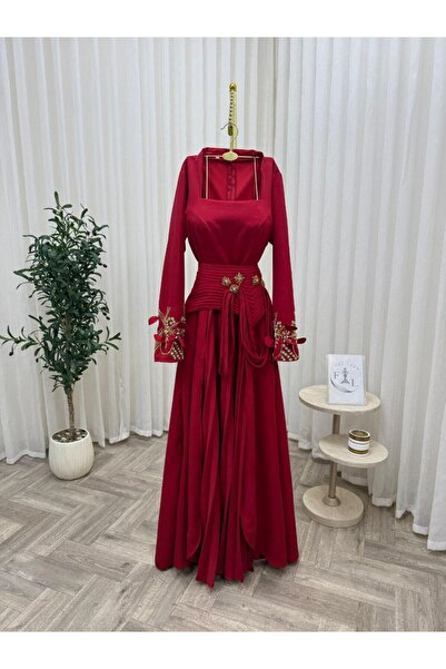 Farah Fashion The luxurious "Ruby Royal" dress comes in a deep red color to m...
