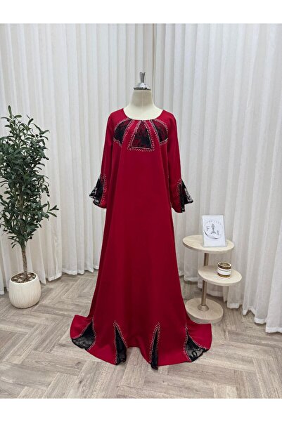 Farah Fashion Shine with a piece of art that combines classic luxury with bol...