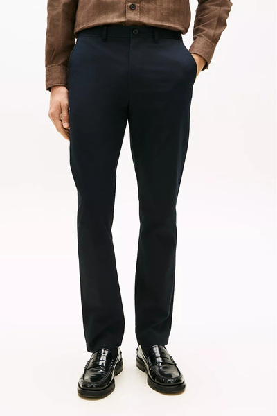 Tommy Hilfiger بنطلون تشينو رجالي بقصة عادية - أزرق داكن