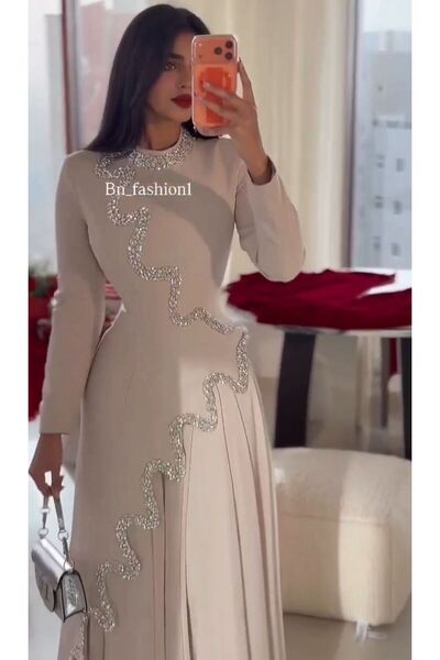 NALA FASHION A luxurious evening dress with an elegant design that combines s...