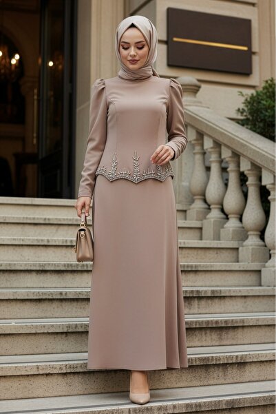 N.S NEVA STYLE Rochie de seară cu detaliu din mărgele, din nurcă, cu straturi...