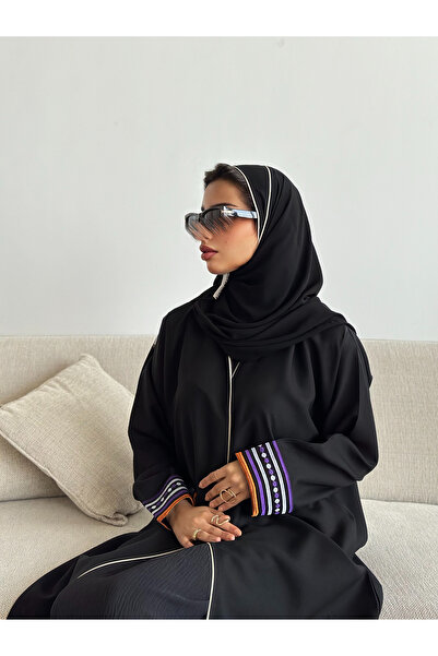 outline A Ramadan abaya with unique embroidery and design - a luxurious look