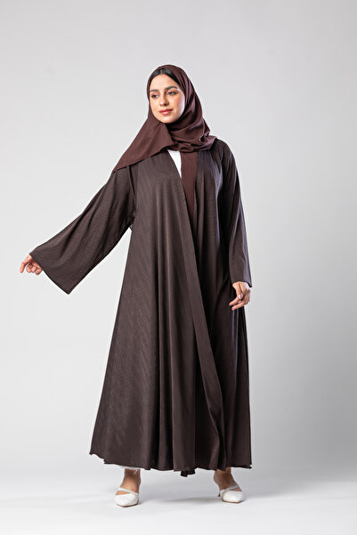 outline عباية كلوش بقماش حراير بني مخطط بتصميم A LINE أنيق - إطلالة يومية