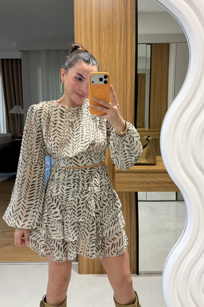 Gizem Ecemiş Lenox Haki Sırt Dekolteli Şifon Bluz