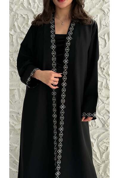 AYA MWT1043 - عباية اسود بتطريز من الامام والخلف