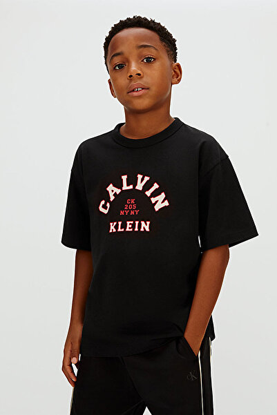 Calvin Klein Erkek Çocuk Varsity Graphic T-Shirt - Siyah
