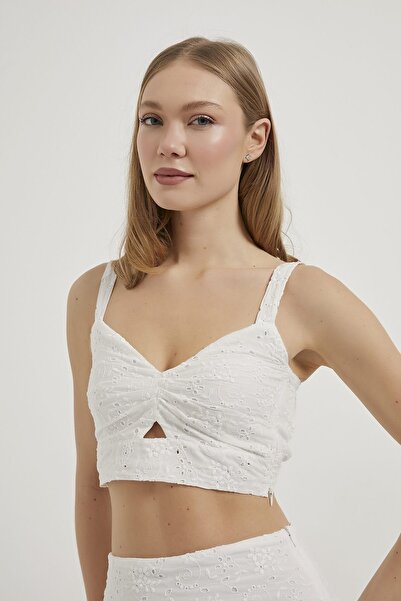 Arma Life بلوزة نسائية مطرزة بحزام مع تفصيل نافذة أمامية بسحاب ARMALIFE 0446