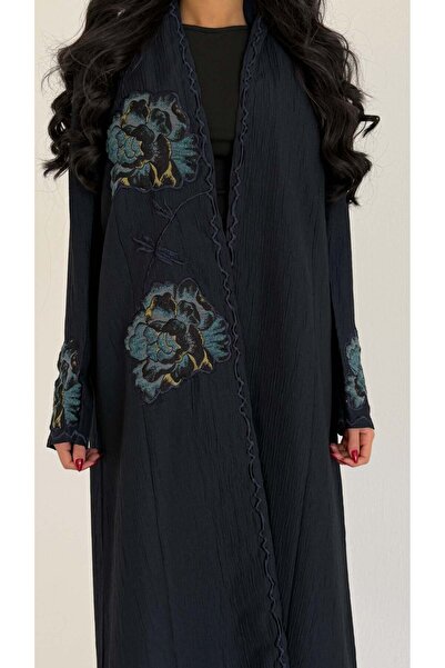 AYA MW2021 - عباية قصة بليزر بتطريز تفتة جاكار