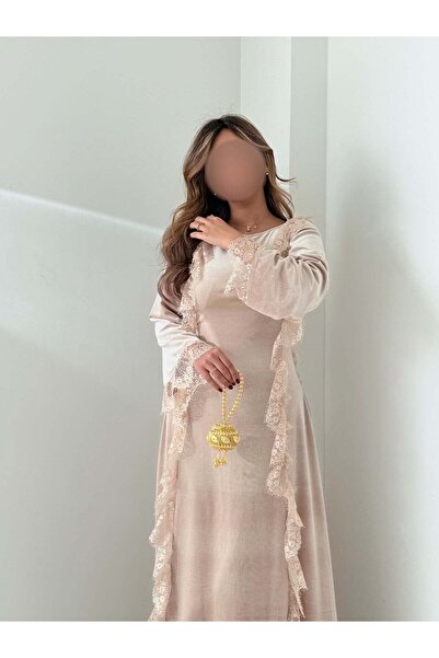 AYA MWJ033 - جلابية مخمل سترتش بيج و كلفة دانتيل بيج