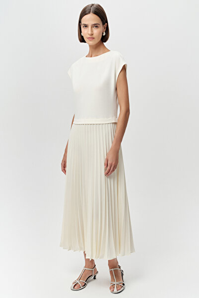 Exquise Crew Neck Lined Pleated Midi Regular Dress