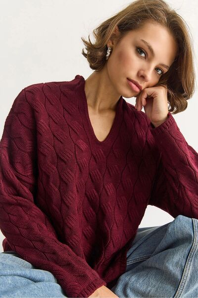 Hiccup Textured knitted sweater with a loose fit and V-neck LUCCI