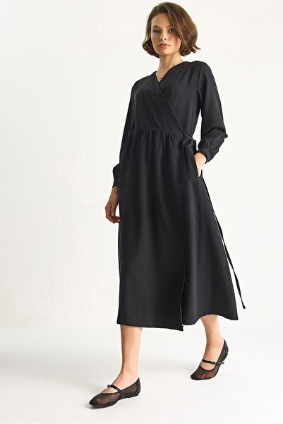 Hiccup Long dress with high collar and ruffles LUCCI