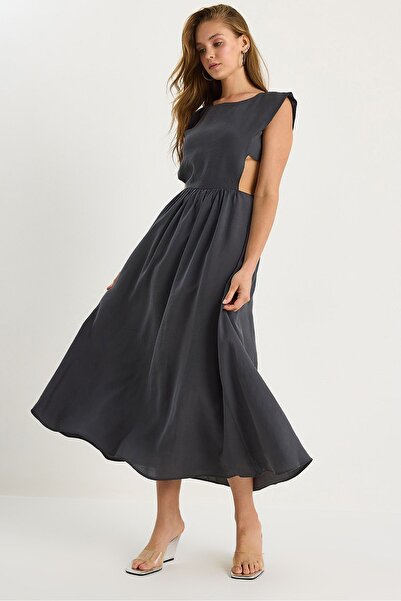 Hiccup Midi dress with round neck and cutout