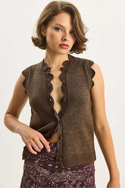 Hiccup Knitted Vest with round collar and ruffles LUCCI