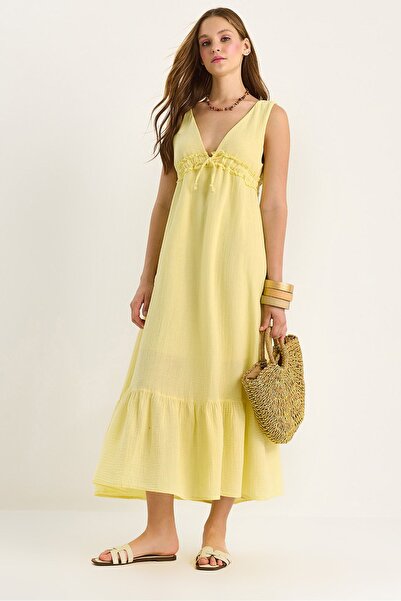 Hiccup Midi dress with A-Line, V-neckline and border details